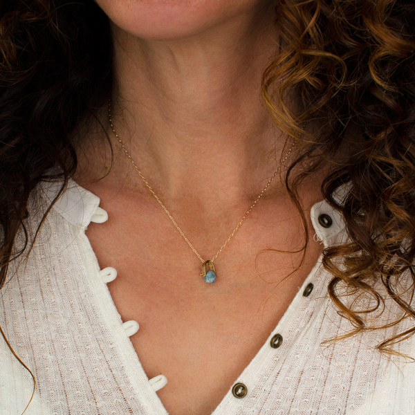 Small Suspended Raw Stone Necklace - LEILA