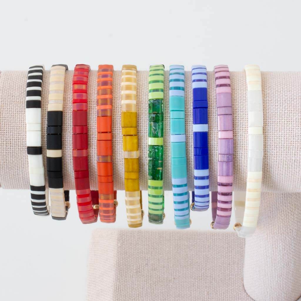 Color options for the Pattern Tila bracelet in the mosaic Collection.
