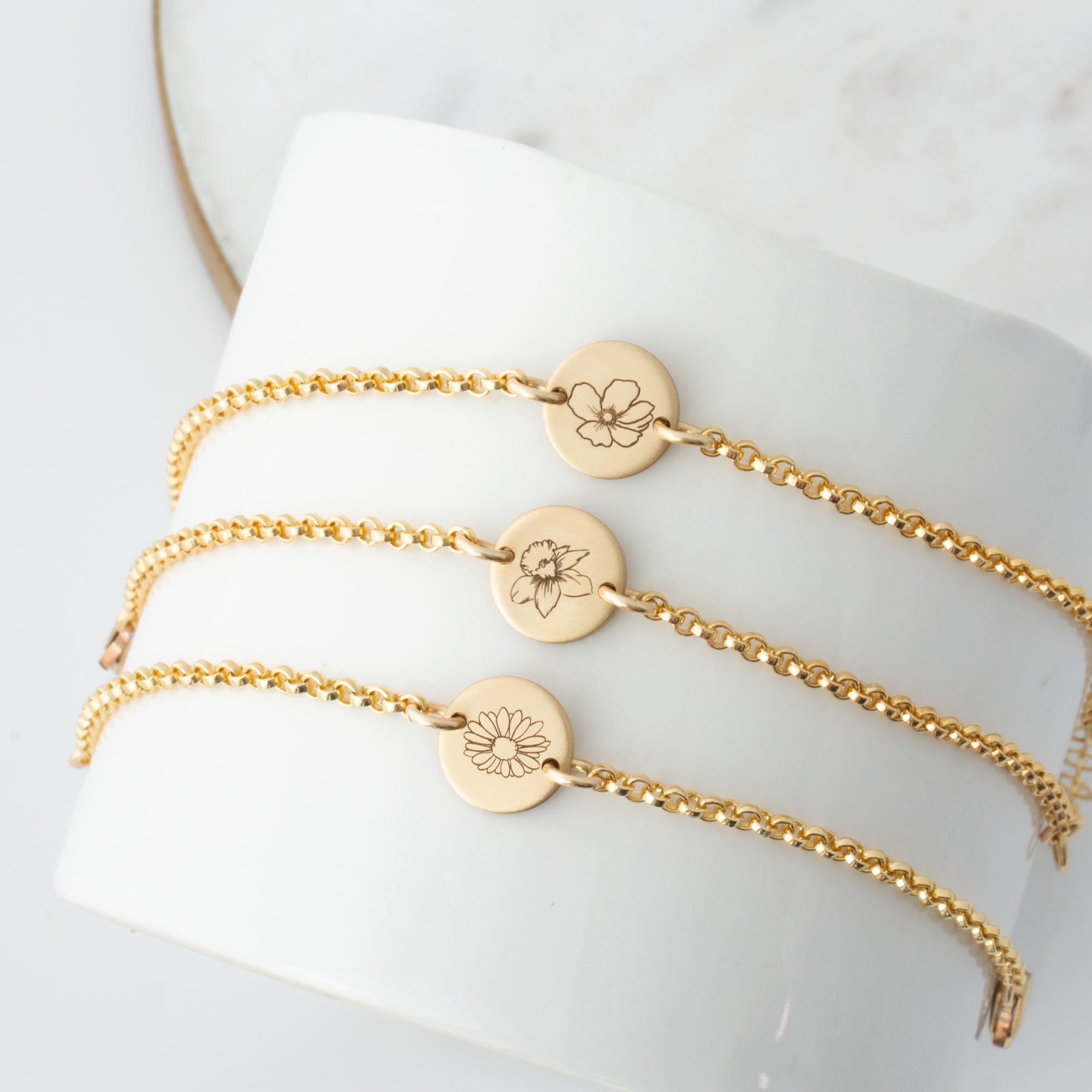 Gold Disc Bracelet, Delicate Dainty Minimalist Gold Bracelets – AMYO Jewelry