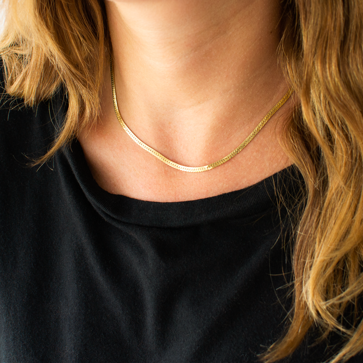 Thin Herringbone Necklace in Gold Super Short (36cm)